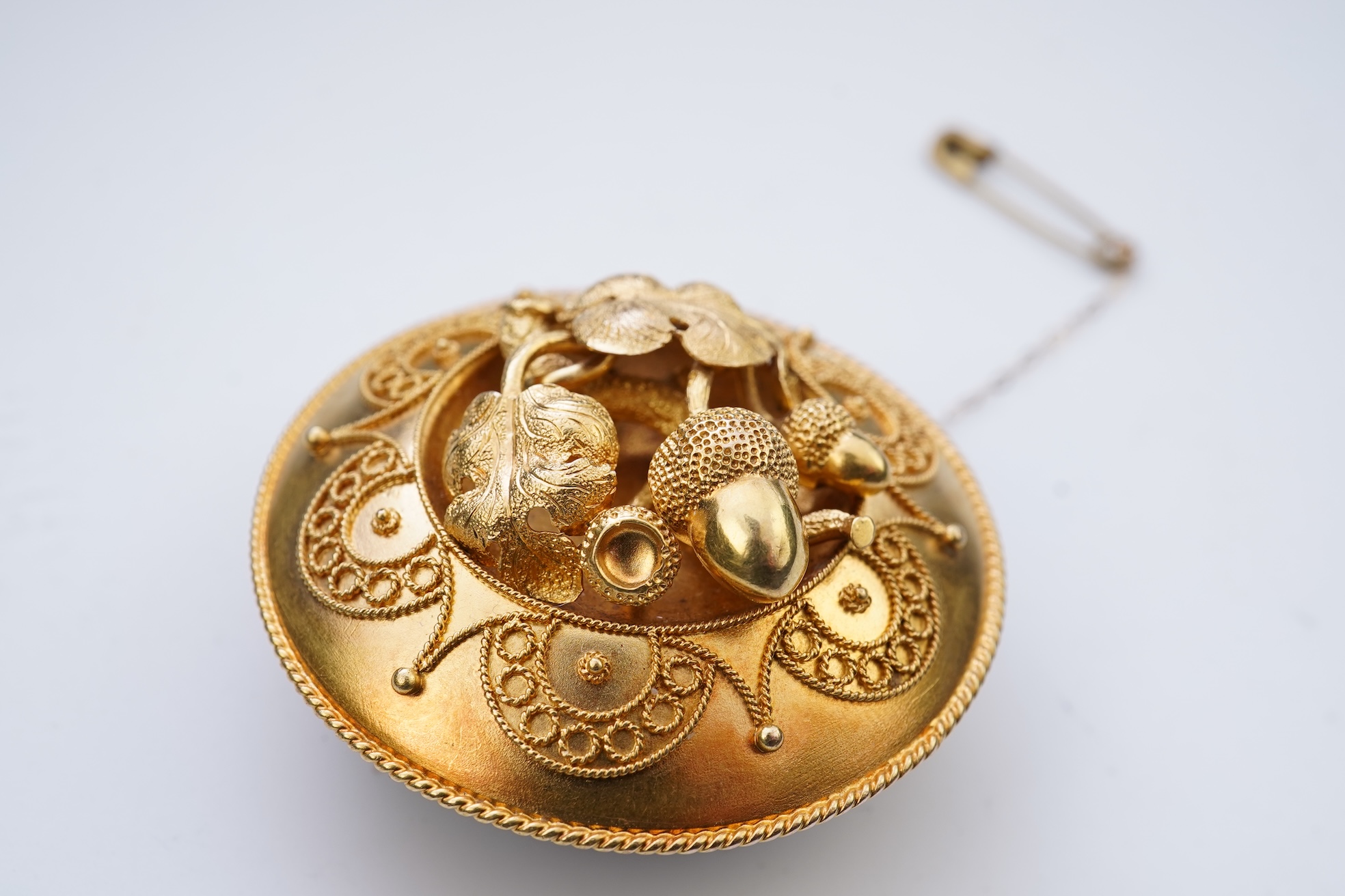 A Victorian gold brooch, third quarter 19th century